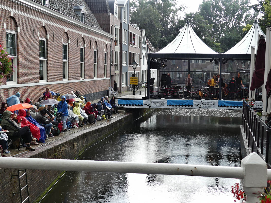 2018-08-14 Lindegrachtconcert Alkmaar. Zou de regen ..........? gelukkig niet